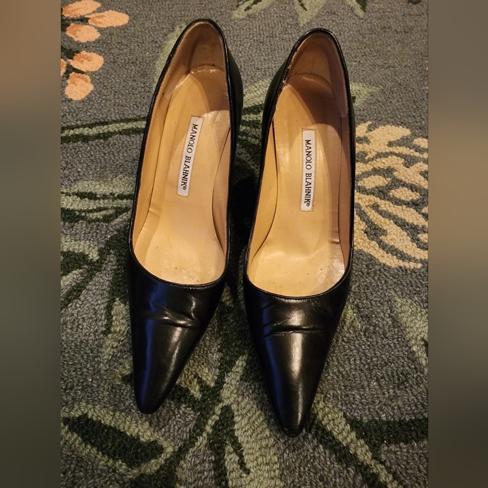 Manolo Blahnik Black Leather Pumps 37.5